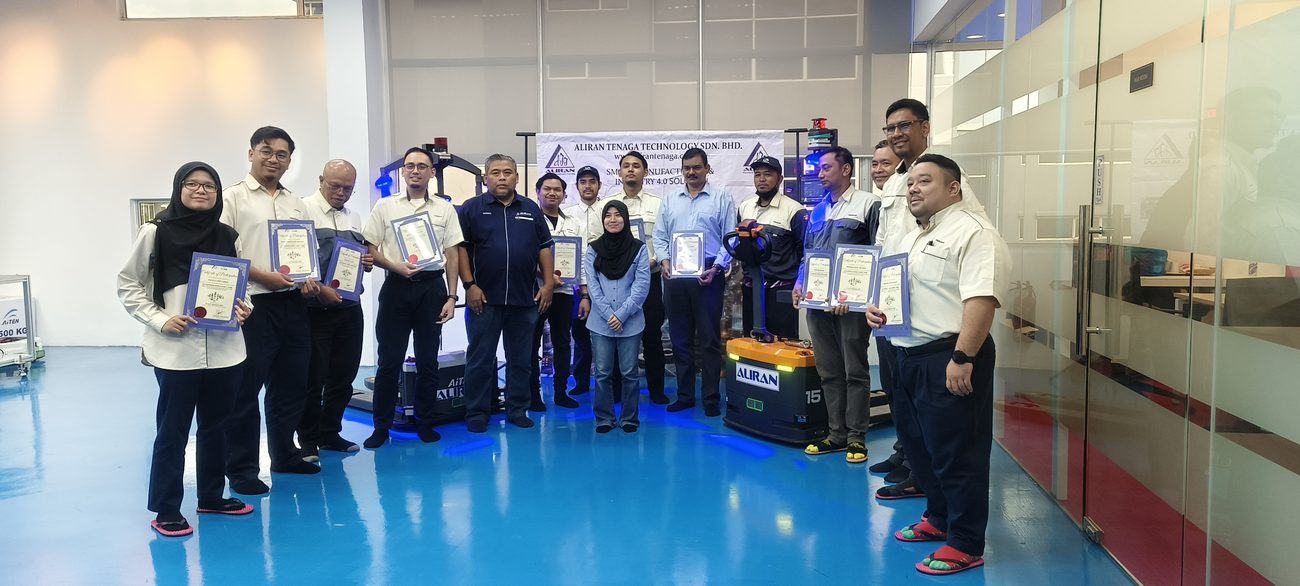 Graduates receiving HRD Corp claimable certificates at ARTC