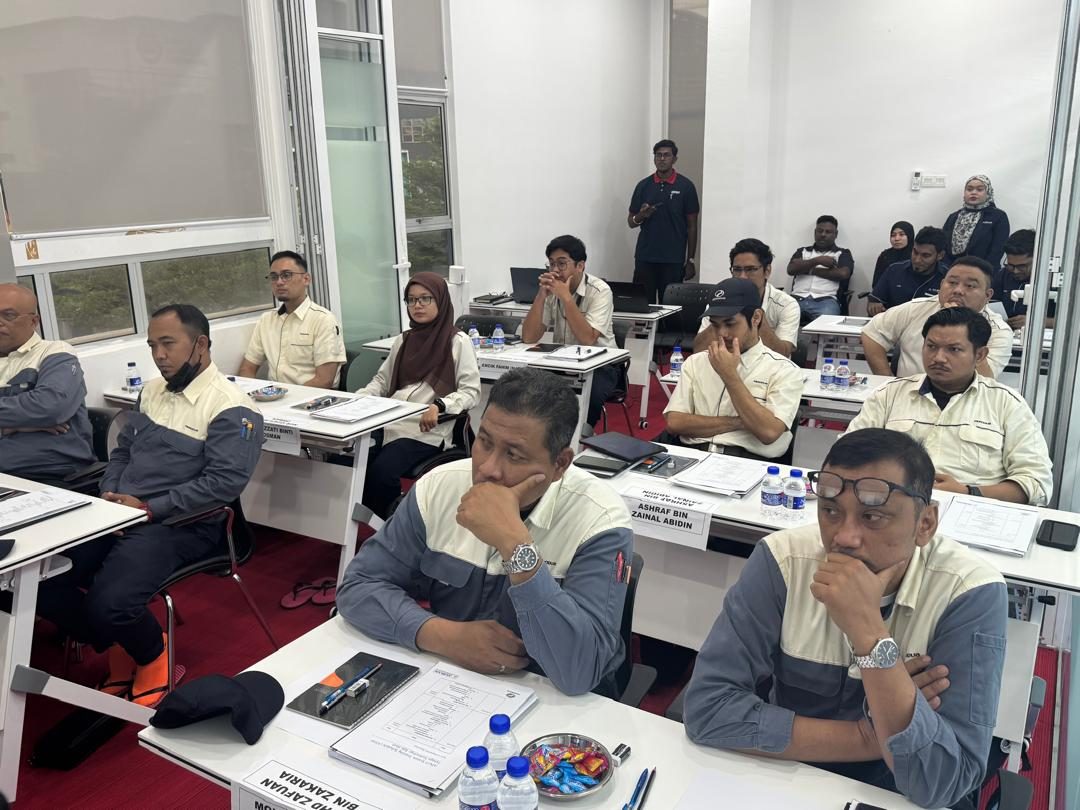 Engineers upskilling on Industry 4.0